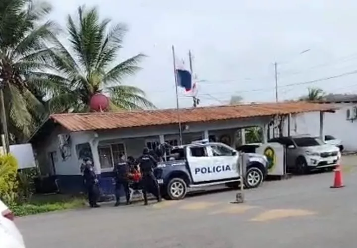 Tres personas quedaron detenidas por propiciar una riña en una playa. Foto. Policía Nacional