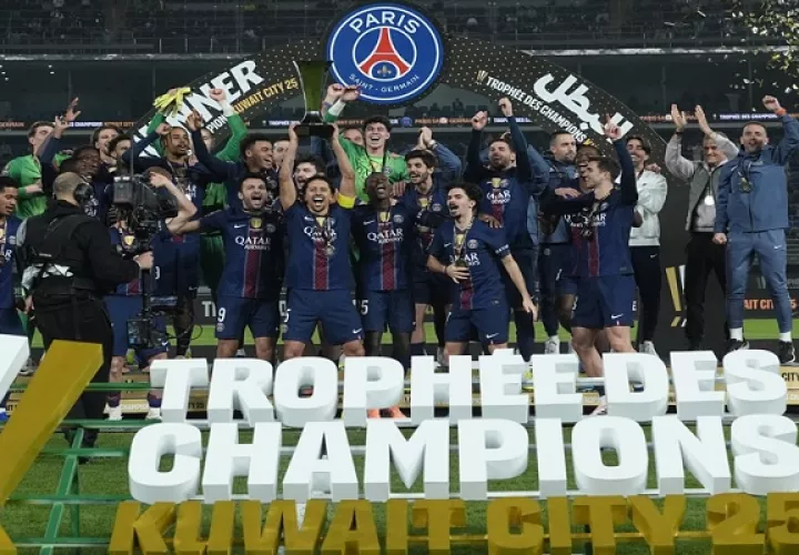 Jugadores del PSG festejan ganar la Supercopa. Foto: @PSG_espanol