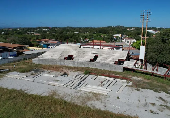 Los trabajos en el estadio Rico Cedeño de Chitré serán retomados. Foto: Pandeportes.