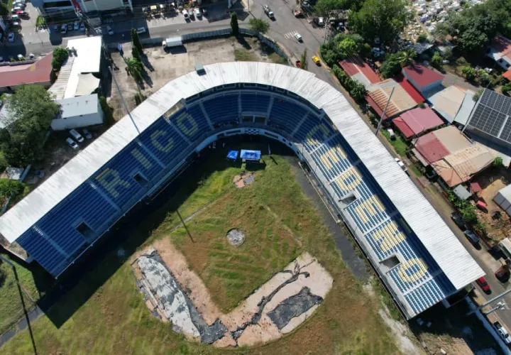 Los trabajos en el estadio Rico Cedeño de Chitré serán retomados. Foto: Pandeportes. 
