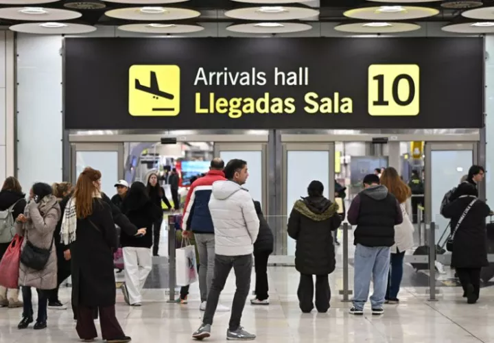 La terminal 10 de llegadas del Aeropuerto de Madrid Barajas. Foto. EFE