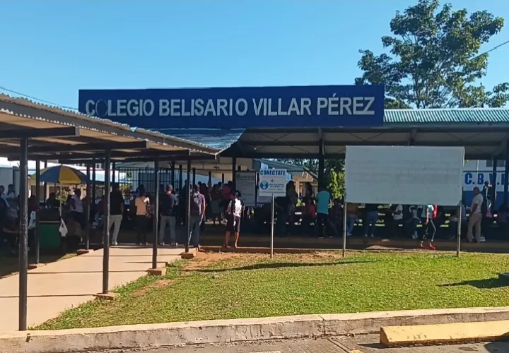 Vladimir Olave, supervisor regional del Ministerio de Educación, dijo que que más del 90% de los docentes ya se encuentran en las aulas atendiendo a los estudiantes. Foto. Melquíades Vásquez