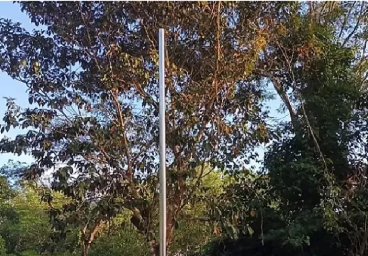 Las luces facilitaban la hora de llegada y salida de las embarcaciones. Foto. Melquíades Vásquez