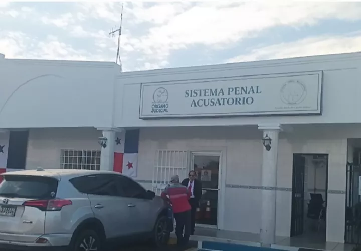 En cuanto al tercer denunciado, la audiencia de imputación fue pospuesta, luego de que su abogado presentara una excusa médica respaldada por una incapacidad, la cual fue admitida por el juzgado. Foto. Melquíades Vásquez