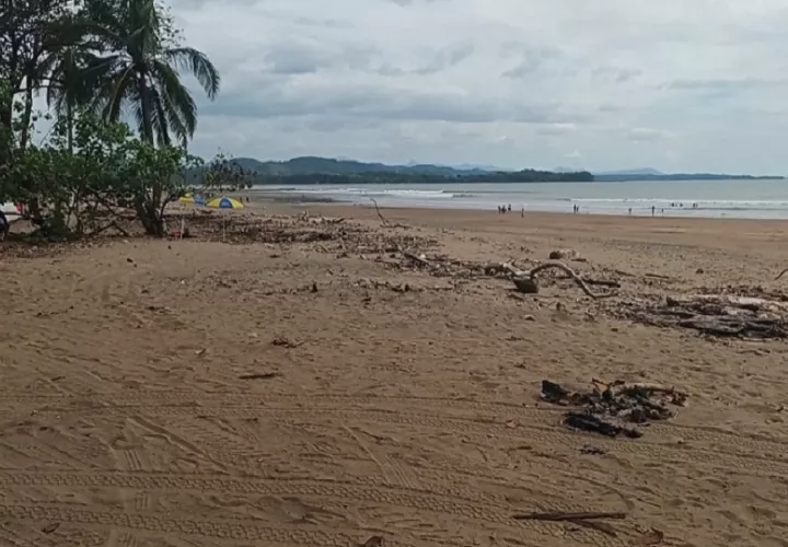 La vigilancia de las playas estará a cargo del Cuerpo de Bomberos, la Policía Nacional, Sinaproc y unidades especializadas en emergencias. Foto. Melquíades Vásquez
