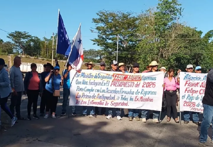 Durante la protesta, los policías jubilados hicieron un llamado enérgico al ministro de Seguridad Pública, Frank Ábrego, para que honre los acuerdos firmados . Foto. Melquíades Vásquez