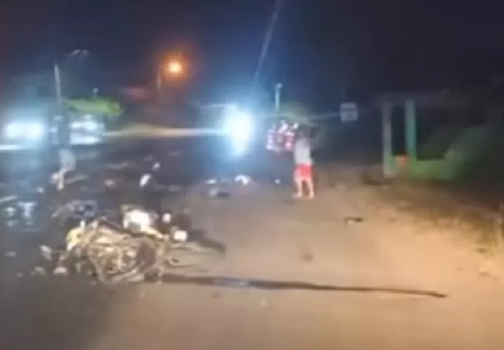El primer siniestro vial se registró a la altura del puente Perequeté, en La Chorrera, donde colisionaron un auto sedán y una motocicleta