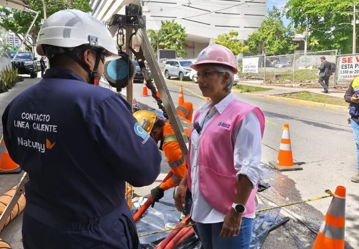 La administradora general de la Asep visitó los trabajos. Foto: Cortesía