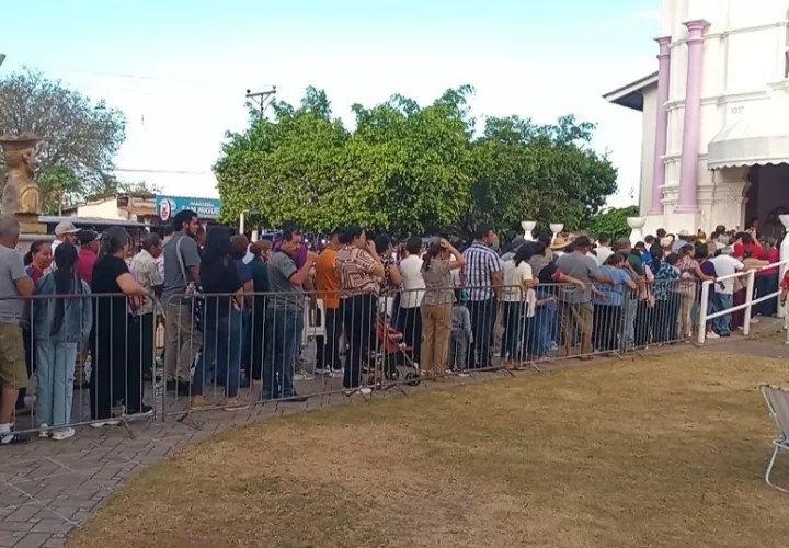 En Atalaya, la fe no solo se proclama, se vive; y en cada testimonio, los creyentes reafirman su convicción de que el milagroso Cristo Jesús Nazareno continúa obrando en la vida de quienes acuden a él con esperanza. Foto. Melquíades Vásquez