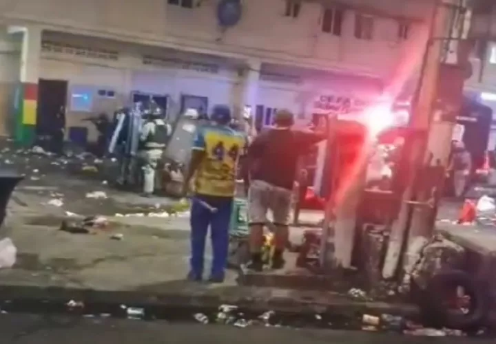 Algunas personas heridas se dirigieron a la sala de urgencias del Hospital Dr. Manuel Amador Guerrero para recibir atención médica.