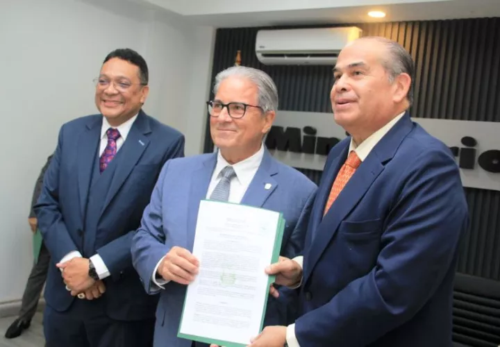 Lanzamiento del 2 de febrero como el Día Nacional de la Humanización en la Atención y Servicios de Salud en la República de Panamá. Foto: Cortesía
