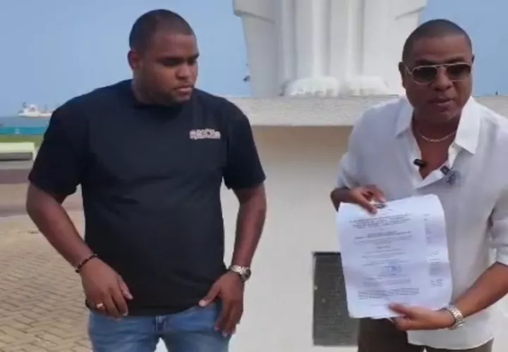 El alcalde Galván anunció la autorización de 30 permisos especiales. Foto: Diómenes Sánchez