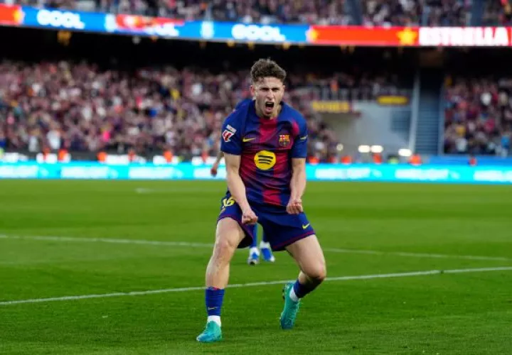 El jugador del Barcelona, Fermín López, anota y festeja su gol ante Levante. Foto: EFE