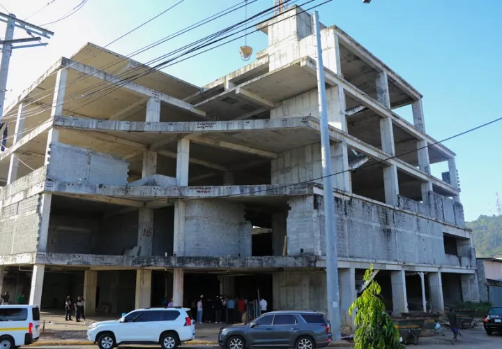 La construcción del policentro quedó paralizada, luego que iniciara en 2019. Foto: Archivo