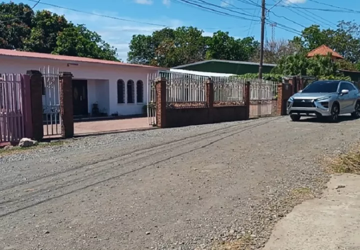 Los residentes hacen un llamado a las autoridades competentes para que se investigue esta práctica y se establezcan mecanismos que obliguen a las promotoras a cumplir con sus deberes. Foto.Melquíades Vásquez