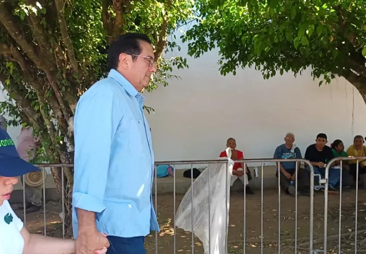 El expresidente Martín Torrijos, dijo que su visita a Atalaya fue de carácter estrictamente personal y espiritual. Foto. Melquíades Vásquez