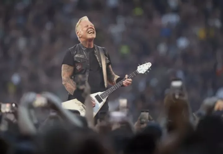 Cantante de la banda, James Hetfield, durante su actuación en el estadio Metropolitano de Madrid. Foto: EFE / Mariscal