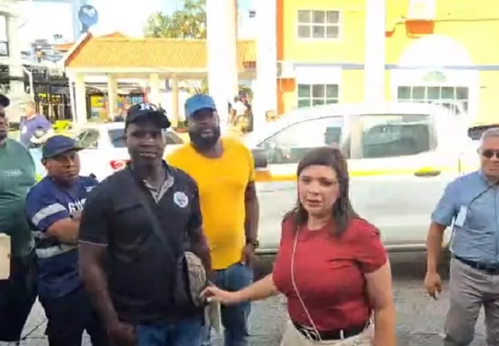 Ministra de trabajo Jackeline Muñoz, se reunió en la provincia de Colón con los trabajadores del Puerto de Cristóbal. Foto. Diómedes Sánchez