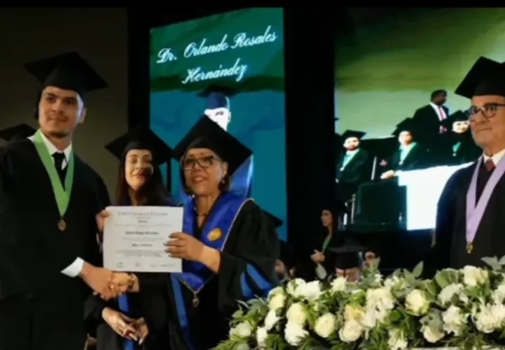 74 nuevos doctores en medicina se graduaron esta semana. Foto: Cortesía