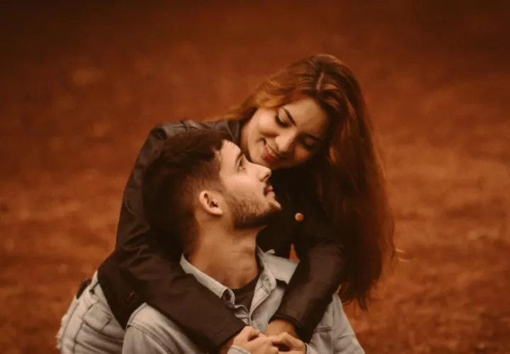 Es positivo reír juntos y disfrutar de momentos espontáneos. Foto: Ilustrativa / Pexels