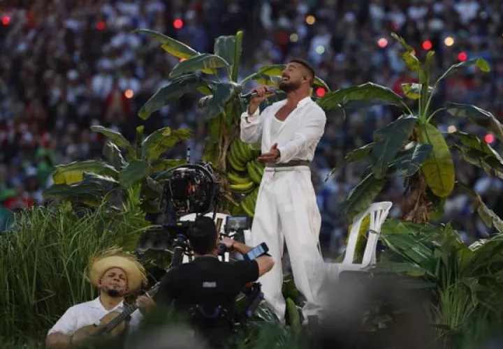 Ricky Martin apareció de sorpresa en en el Supero Bowl. Foto: EFE
