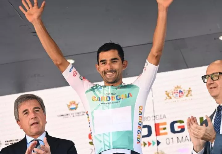 Roberto González se mantiene como líder de montaña en  el  Giro Di Sardegna en Italia. Foto: Fepaci.