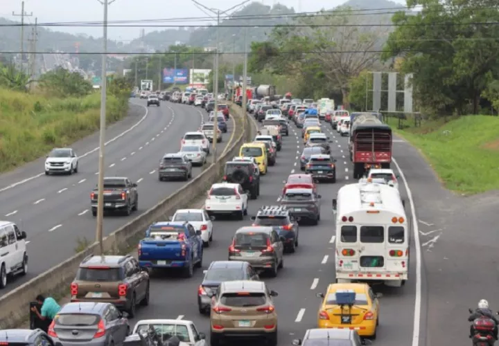 Las unidades policiales siguen desplegadas a lo largo de la Vía Panamericana, monitoreando el flujo vehicular. Foto: Eric Montenegro