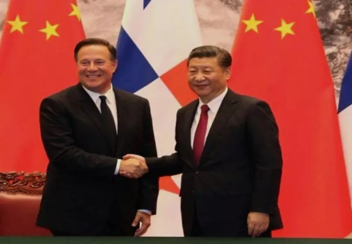 Juan Carlos Varela junto al mandatario chino, Xi Jinping
