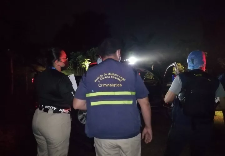 La víctima presentaba varios orificios de entrada de proyectiles de arma de fuego en la cabeza. Foto. Eric Montenegro