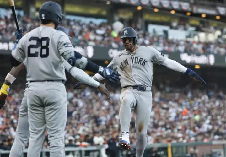 José Caballero anota una carrera durante el partido de los Yanquis ante los Gigantes. Foto: EFE