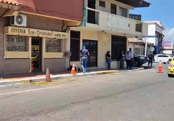 La dueña del local destaca que de continuar la situación se verá en la necesidad  de cerrar el negocio. Foto. Thays Domínguez