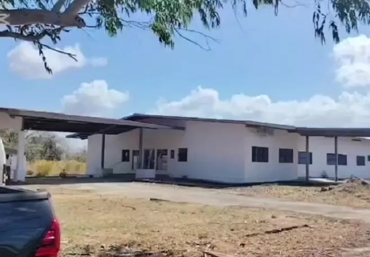 La construcción del nuevo centro de salud quedó paralizada tras alcanzar un 62% de avance.