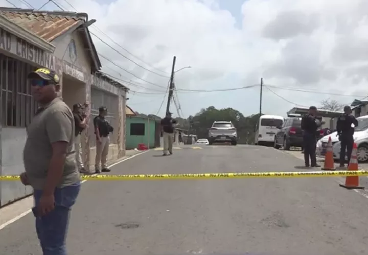 El muchacho había ido a acompañar a un familiar hasta el Centro Educativo República de Sudáfrica, ubicado en el sector 2-2 de Puerto Escondido. Foto. Diómedes Sánchez