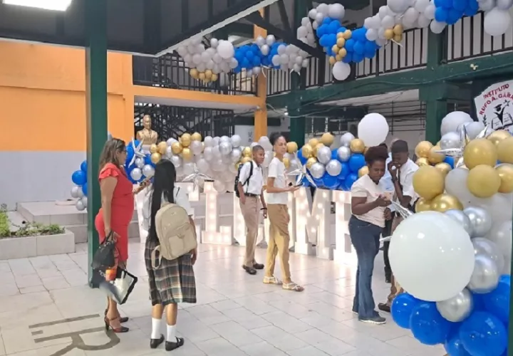 En el  Instituto Rufo A. Garay, padres de familia y estudiantes esperan que este año escolar sea muy productivo. Foto. Diómedes Sánchez
