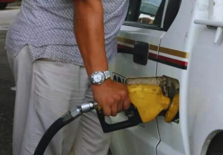 El diésel bajo en azufre aumenta siete centavos, pasando a costar 0.90 centavos por litro. Foto: Archivo