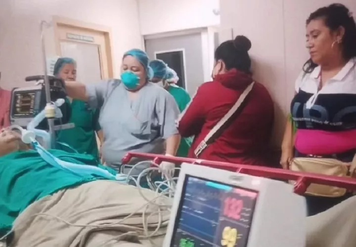 Luego de tres horas de llamadas y espera, se logró el traslado del paciente al Hospital Santo Tomás en horas de la noche del sábado.