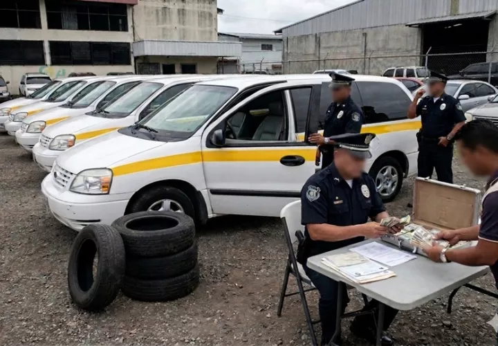 Los policías hurtaban y comercializaban de forma ilegal vehículos, motocicletas y accesorios de propiedad institucional. Foto: Gemini/IA
