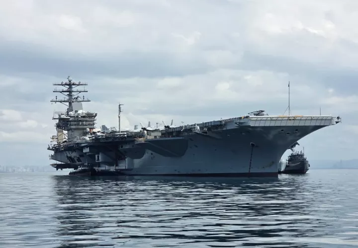 El portaviones USS Nimitz estará en el país hasta el 2 de abril. Foto: Vivian Jiménez 