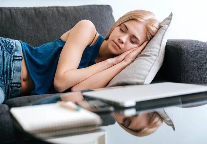 Cada 11 de marzo se celebra el Día Mundial de la siesta. Foto: Drobotdean / Freepik