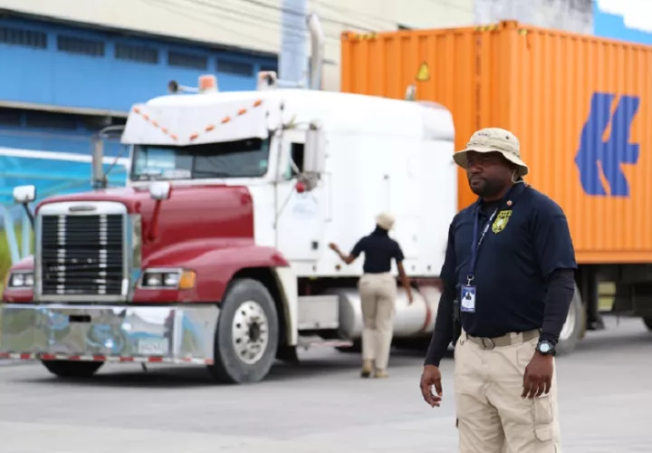 La Declaración de Reexportación es requerida cuando la mercancía extranjera bajo control aduanero sale del país sin someterse a despacho definitivo. Foto. Diómedes Sánchez