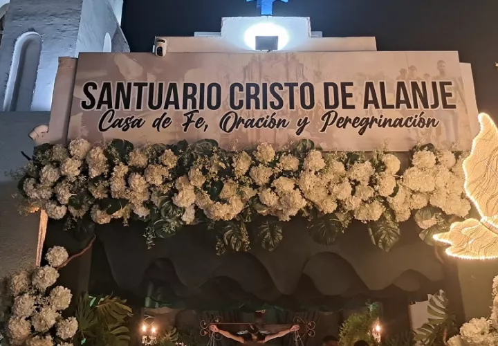 Según la historia, hace más de 300 años se ocurrió un incendio en la parroquia, en el mismo lugar donde hoy se encuentra el Santuario de Alanje. Foto. Jaime Chávez