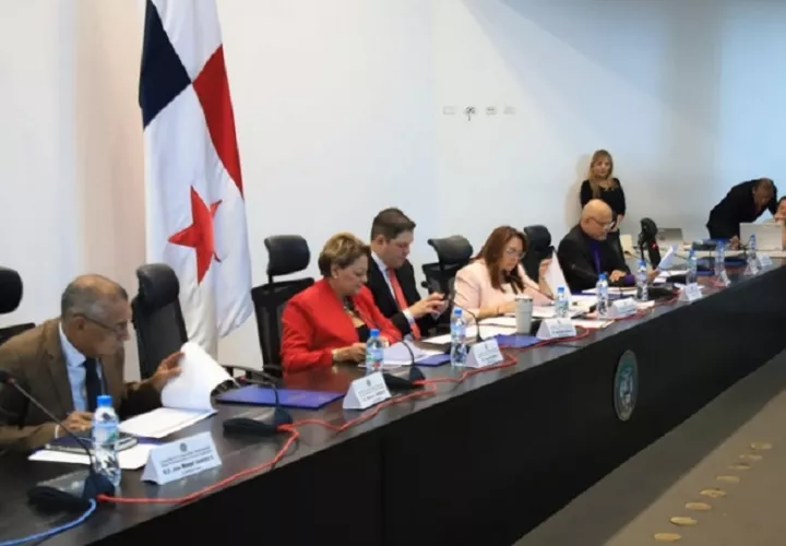 Las entrevistas se dan en la Comisión de Credenciales. Foto Asamblea Nacional