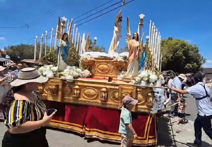 La Carrera de los Santos no solo marca el cierre de las celebraciones de Semana Santa, sino que también reafirma el arraigo de las tradiciones que distinguen a esta región panameña, donde la cultura popular sigue siendo protagonista año tras año. Foto. Thays Domínguez