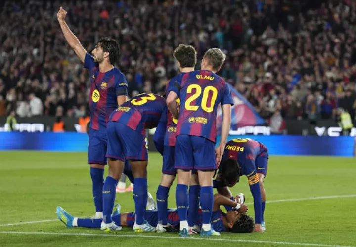 Lamine Yamal se lesionó durante el partido entre Barcelona y Celta de Vigo. Foto: EFE