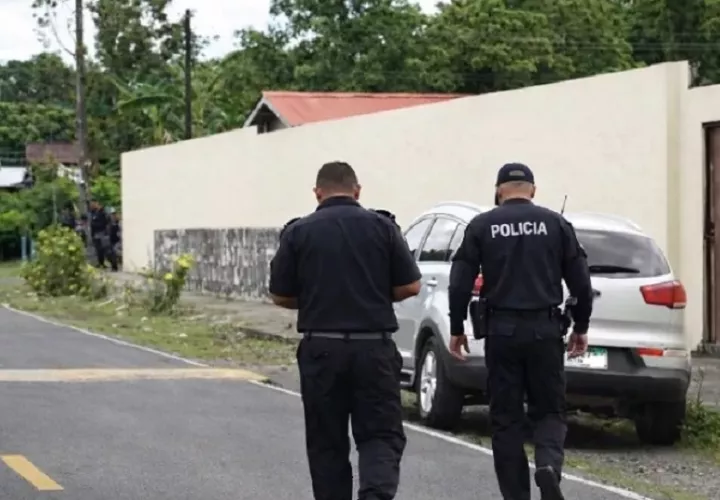 La Policía Nacional aprehendió a uno de los sospechosos y al ciudadano que lo retuvo.