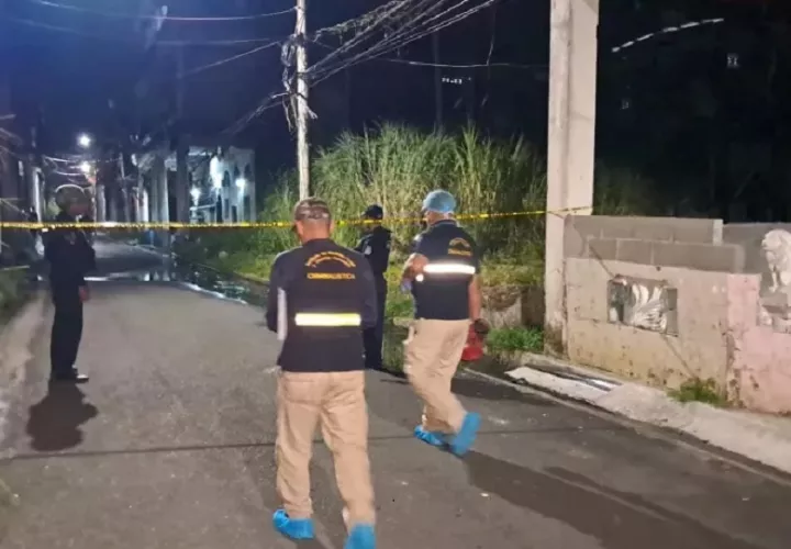 El cuerpo del ciudadano Richard Elliot Clark Villareal, fue trasladado a la Morgue Judicial de Colón. Foto. Diómedes Sánchez