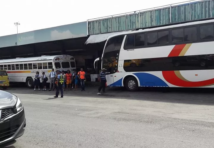 Este tipo de autobuses tienen capacidad para 75 personas y ya había dado cuatro vueltas.