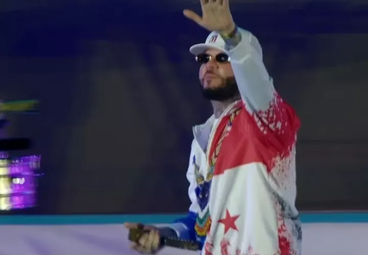 Farruko durante su presentación en la inauguración de los Juegos Suramericanos de la Juventud. 
