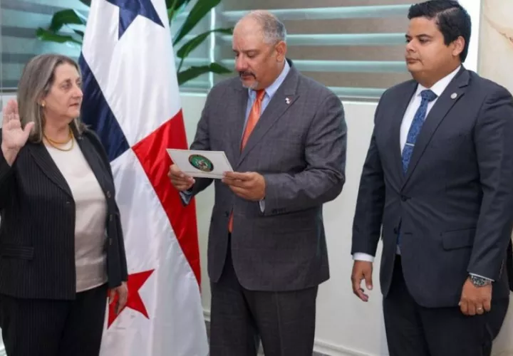 Durante su juramentación Ágela Russo dijo que asume este cargo con mucha responsabilidad. Foto: Cortesía