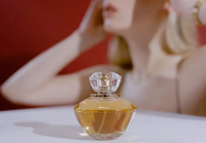 Esta sustancia se encuentra estrictamente prohibida en productos cosméticos por su clasificación como carcinógena. Foto: Ilustrativa